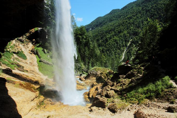 Tudi slap Peričnik je priljubljena fotografska točka. | Foto: Daniel Novakovič/STA