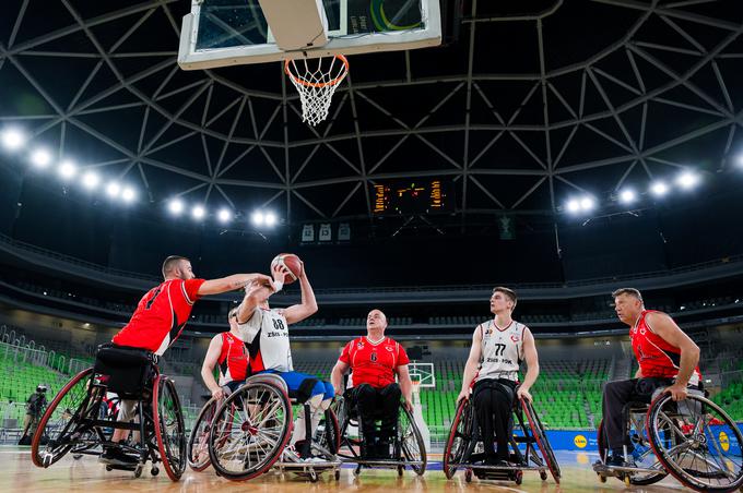 V državnem prvenstvu igra za Celje, je del slovenske reprezentance, s katero so kot klub prijavljeni še v regionalni ligi NLB, pogodbo pa ima sklenjeno tudi z avstrijskim Gradcem. | Foto: Drago Perko