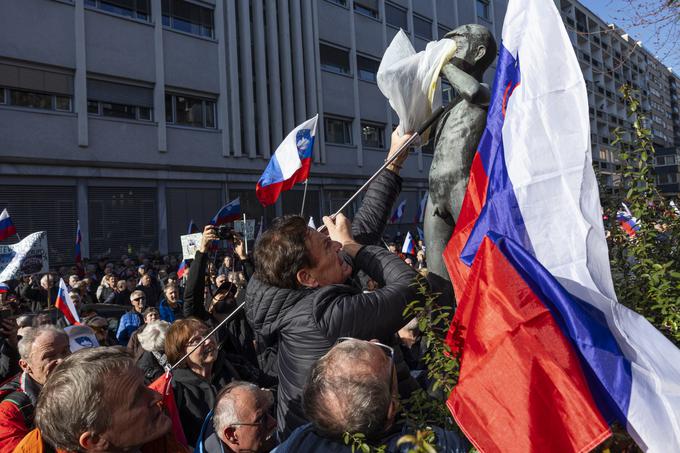 "Policisti nadaljujejo z zbiranjem obvestil o obeh dogodkih in bodo v primeru zaznanih drugih kaznivih ravnanj ustrezno ukrepali," so izpostavili na ljubljanski policijski upravi. | Foto: Bor Slana/STA