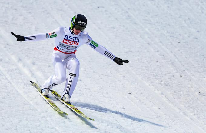 Peter Prevc si je oddahnil, ko je bila zelena črta pod njim. | Foto: Sportida