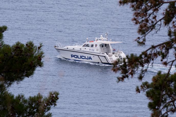 piranski zaliv | Pisanje kazni slovenskim in hrvaškim ribičem v Piranskem zalivu poteka že več let. Dogovora med Slovenijo in Hrvaško ni na vidiku, ribiči na obeh straneh meje pa kazni že ne štejejo več. Po pravico so odšli tudi v Strasbourg. | Foto STA