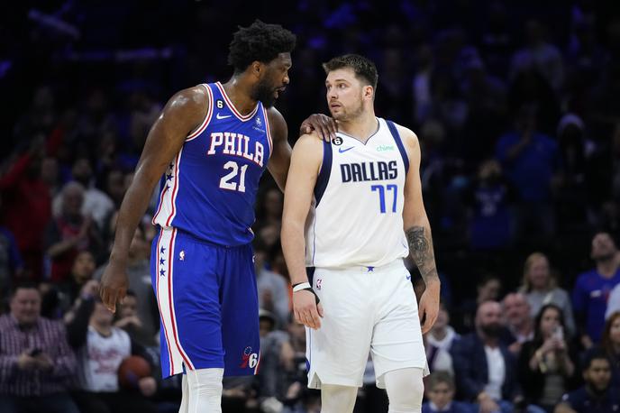 Joel Embiid Luka Dončić | Joel Embiid bo očitno osvojil nagrado MVP. Luka Dončić je zaradi porazov ostal brez možnosti zanjo. | Foto Guliver Image