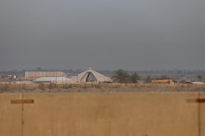 Vojaška baza | Eksplozija je odjeknila v skladišču z opremo.  | Foto Reuters