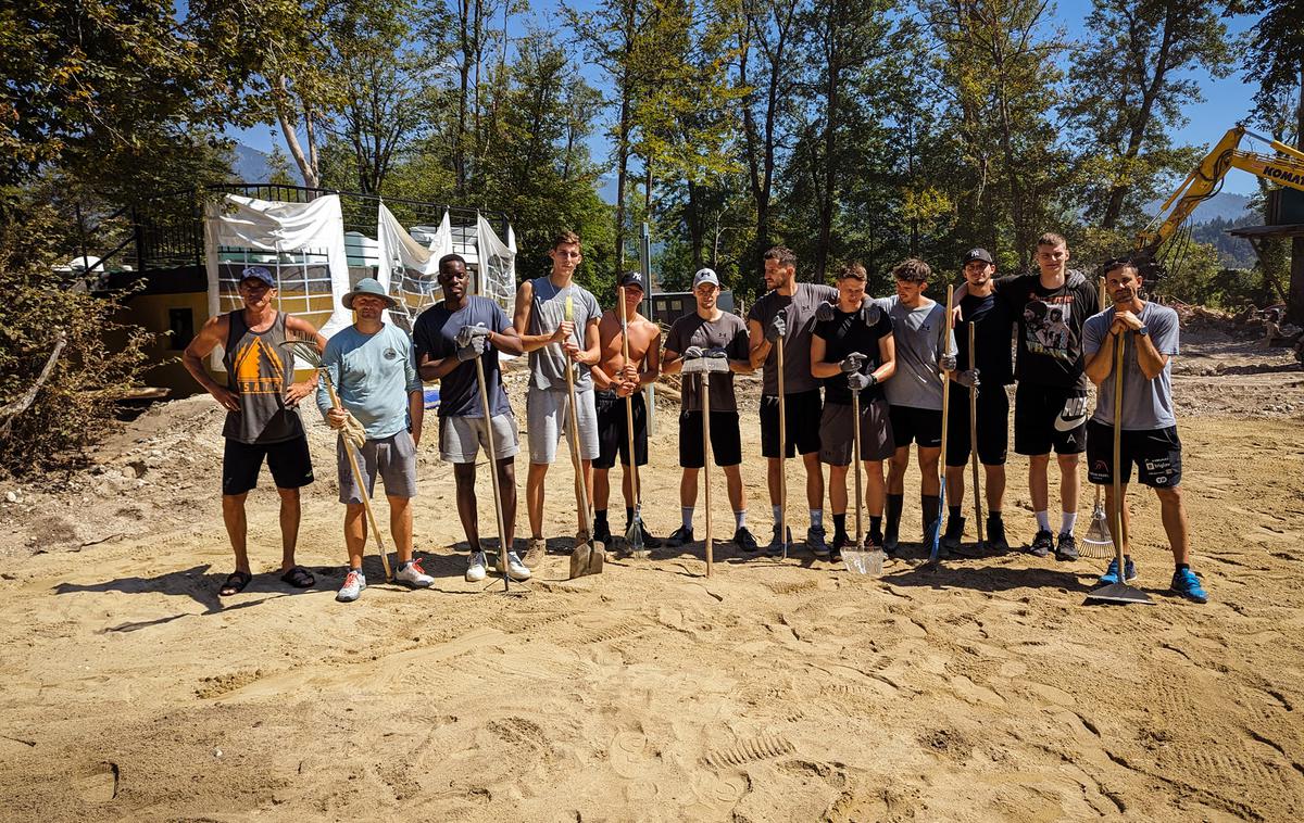 Calcit Volley delovna akcija | Kamniški odbojkarji so priprave začeli delovno.  | Foto Klemen Brumec