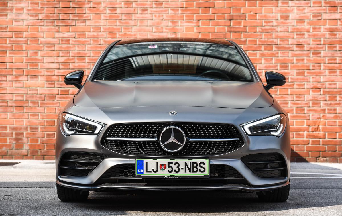 Mercedes-benz CLA | Mercedesov kompaktni CLA pod eno streho uspešno združuje kar nekaj svetov – je kompaktna limuzina z dinamično zunanjo podobo, možnostjo varnostnih sistemov z večjih modelov in vozno dinamiko za vsak okus. | Foto Gašper Pirman