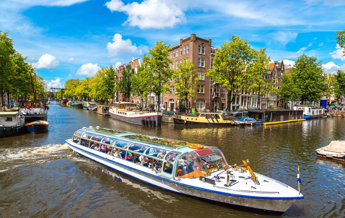 Amsterdam | Potniki na križarskih ladjah so primer kratkoročnega turizma, od katerega ima mesto malo koristi. | Foto Shutterstock