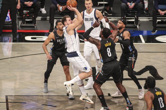 Dallas Luka Dončić | Luka Dončić je bil podobno kot James Harden najboljši strelec svoje ekipe na srečanju v Brooklynu. | Foto Reuters