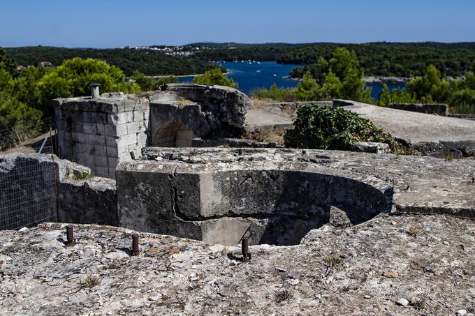 Aquarium Pula je vdahnil novo življenje nekdanji avstro-ogrski obrambni trdnjavi Verudela v puljskem južnem predmestju. Na fotografiji: del razgleda z vrha trdnjave | Foto: Ana Kovač