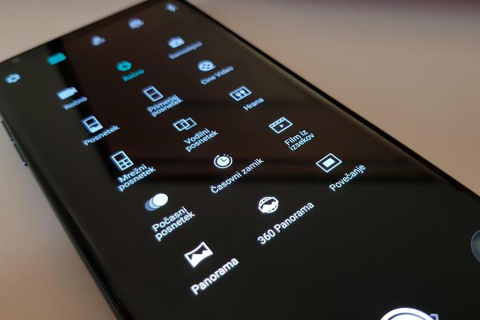 Različnih načinov, filtrov, nastavitev fotografiranja (in snemanja videoposnetkov) je ogromno. LG V30 lahko vse parametre ustvarjanja fotografij nastavi samodejno oziroma uporabniku pusti proste roke, da se z njimi ukvarja sam.  | Foto: Matic Tomšič