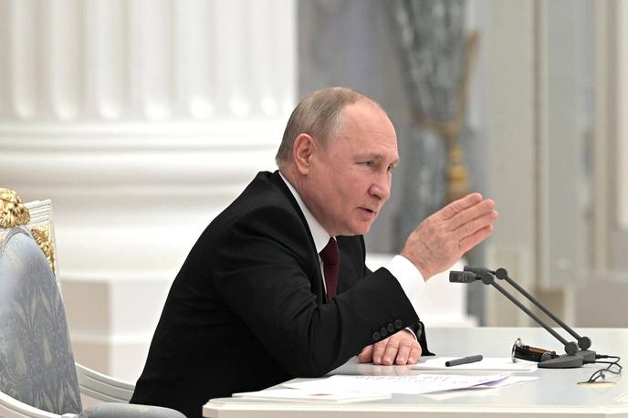 Vladimir Putin | Ruskemu predsedniku Vladimirju Putinu je Ukrajina spolzela iz rok v začetku leta 2014. Takoj je zasedel črnomorski polotok Krim in od Ukrajine odtrgal del Donbasa na vzhodu države. Letos je znova udaril. Tokrat želi Ukrajino ali vsaj velik del njenega ozemlja znova spraviti pod nadzor Moskve. | Foto Guliverimage