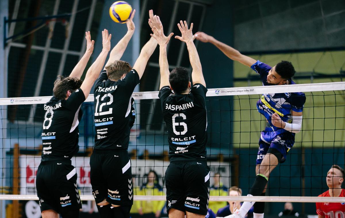 Calcit Volley Merkur Maribor | Maribor in Kamnik, poleg ACH Volleyja največja favorita za naslov, se bosta pomerila že v četrtfinalu. | Foto Klemen Brumec