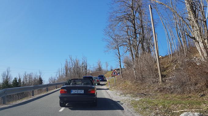 Del trase je bil izpeljan tudi po znani cesti na Hrušico med Logatcem in Colom. | Foto: Metka Prezelj