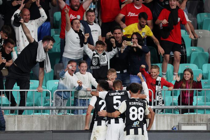 Veselje Rogaške po golu ThalissonaCharlesa za 1:0. | Foto: www.alesfevzer.com