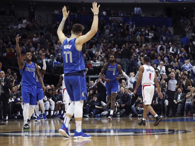 Dončić, ki je z Dallasom na 23 domačih tekmah sladkost zmage občutil kar na 17, je v ekipi pogrešal Dennisa Smitha Jr. | Foto: Reuters