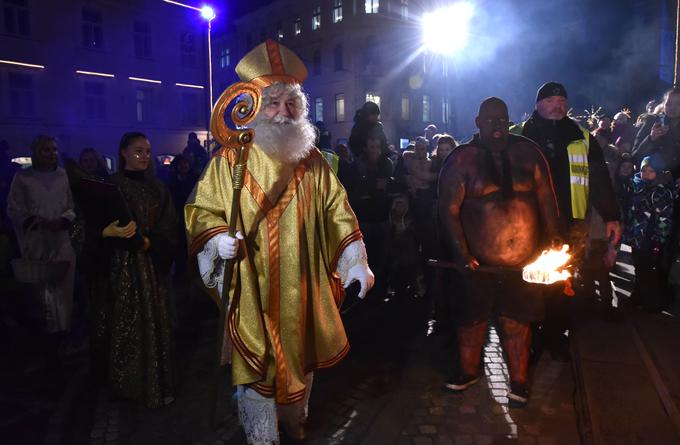 V Ljubljani se je v soboto začel Miklavžev sejem, danes pa je bil Miklavžev sprevod od Krekovega do Prešernovega trga.  | Foto: Bobo