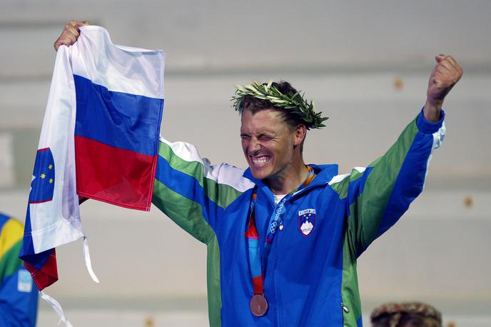 Vasilij Žbogar Atene 2004 | 22. avgusta 2004 je Vasilij Žbogar osvojil bronasto olimpijsko medaljo v jadralnem razredu laser, prvo za slovensko jadranje. | Foto www.alesfevzer.com