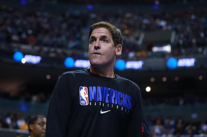 Mark Cuban | Mark Cuban je zagonski kapital za svoje številne naložbe in plemenitenje premoženja dobil ob prelomu tisočletja s prodajo svojega tehnološkega podjetja Broadcast.com, katerega solastnik je bil, takratnemu internetnemu velikanu Yahoo! za več kot pet milijard ameriških dolarjev. Večinski lastnik košarkarskega kluba Dallas Mavericks je postal januarja 2000. | Foto Getty Images