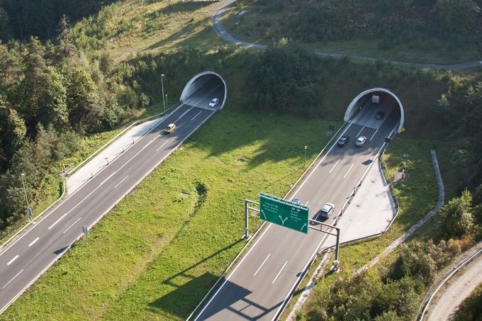 Predor Golovec je bil odprt leta 1999. Skozi predor poteka tranzitni promet iz smeri Primorske in Dolenjske proti Štajerski ter obratno, in lokalni promet v južni oziroma severni del Ljubljane. | Foto: 