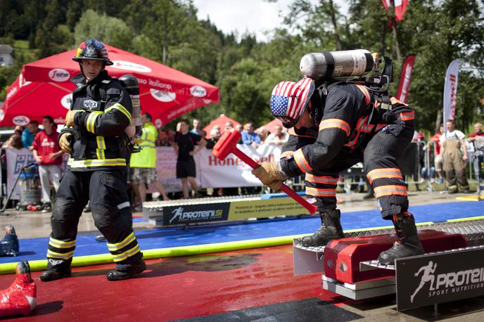 Fire Combat Challenge | V Radovljici bo ta konec tedna potekalo posebno gasilsko tekmovanje Firefighter Combat Challenge, ki ga oglašujejo kot dve najtežji minuti v športu. | Foto Bojan Puhek