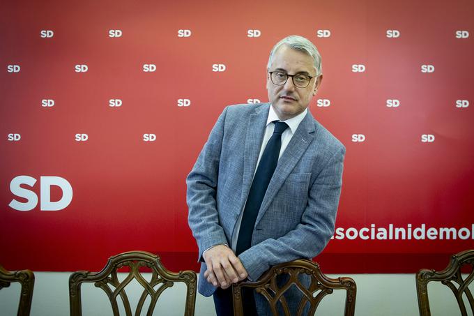 "Verjetno smo Socialni demokratih v preteklosti malce zanemarili ta zelo levi del volilnega telesa in zato mi je žal. Vendar pa vseeno trdim, da biti bolj lev ne pomeni ponujati nerealne rešitve, tu se pri meni te definicije bolj ali manj lev končajo. Namreč izkušnje mi povedo, da svet ni rožnat, da ni povsod tako, kot bi si želeli, in da je žal treba včasih sprejemati tudi odločitve, ki ljudem ne bodo in niso všeč. In tega Levica, vsaj do zdaj, ni pokazala, ker pač ni bila v vladi." | Foto: Ana Kovač