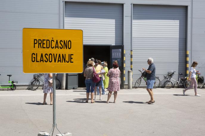 Predčasno glasovanje, referendum o noveli zakona o vodah, Gospodarsko razstavišče. | Foto Bojan Puhek