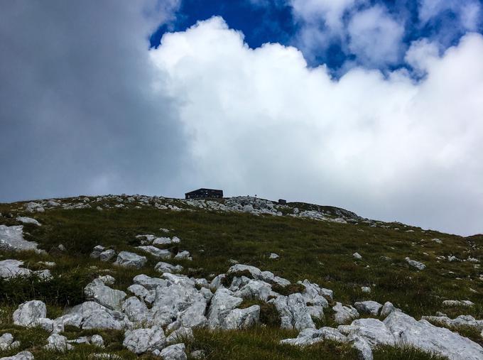 Pot nas vodi do Prešernove koče. | Foto: Špela Lenart