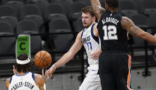 Luka Dončić odgovarja z veličastno predstavo