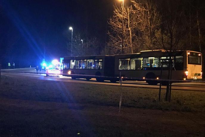 avtobus ugrabitev ljubljana lpp | Policija je avtobus ustavila malo po 9. uri zvečer, blizu avtocestnega priključka Ljubljana - Center. | Foto Marko Mandušič/Delo