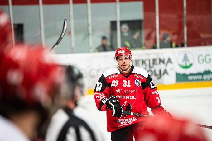 Eric Pance je v začetku druge tretjine znižal na 1:2, železarji so na koncu izgubili z 2:5. | Foto: Peter Podobnik/Sportida