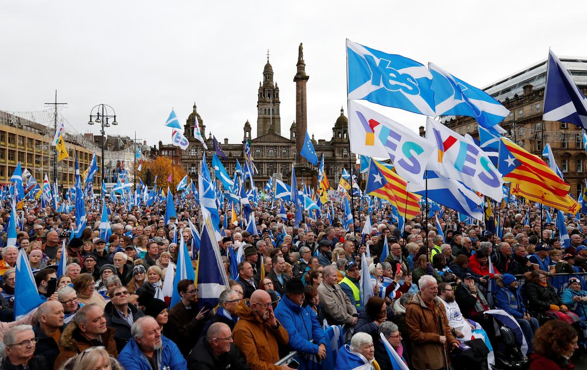 Shod za neodvisnost Škotske | Na zborovanju v Glasgowu se je danes zbralo okoli 20 tisoč ljudi, ki so zahtevali neodvisnost Škotske od Združenega kraljestva. | Foto Reuters