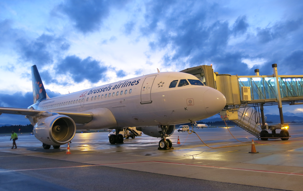 Brussels Airlines, letalo | Potnica je morala kupiti novo vozovnico, saj so ji povratno vozovnico ukinili. Uradno namreč ni bila na letalu, ker njenega vstopnega kupona niso registrirali. | Foto STA