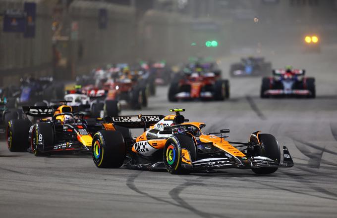 Pred štirimi tedni je v Singapurju zmagal Lando Norris. | Foto: Reuters