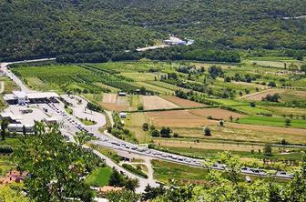 Huda gneča za vstop na Hrvaško, na Sečovljah več kot dve uri čakanja