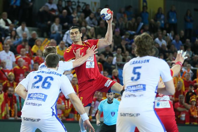 Makedonci in Islandci so po medsebojnem remiju napredovali v osmino finala. | Foto: Vincent Michel/francehandball2017.com