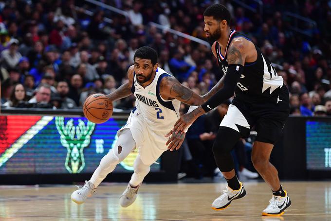 Kyrie Irving je navdušil na prvi tekmi v dresu Dallasa. | Foto: Reuters