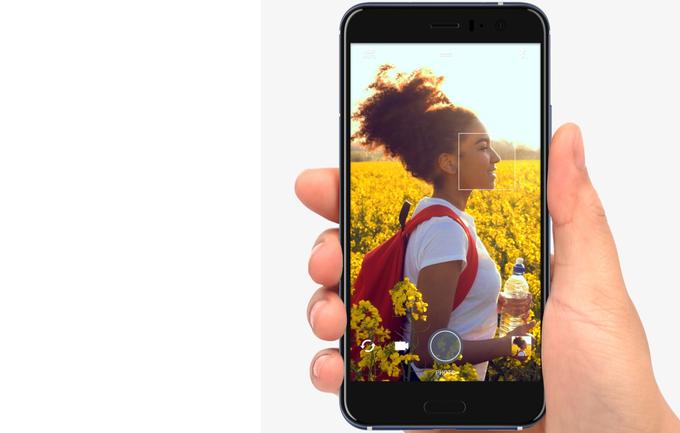 Fotoaparat pametnega telefona HTC U 11 ima sicer senzor z 12 milijoni slikovnik pik in zelo široko zaslonko (f/1.7, manj je bolje). | Foto: HTC