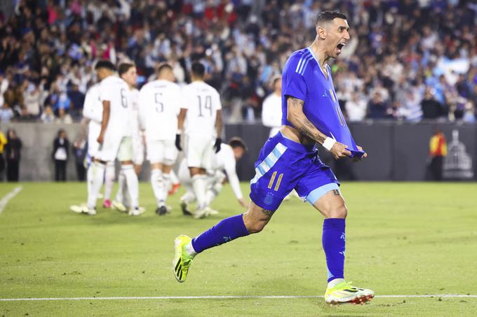 Angel di Maria je navdušil na srečanju v Los Angelesu. Njegov nekdanji soigralec pri PSG Keylor Navas je bil ob mojstrski izvedbi prostega strela nemočen. | Foto: Reuters