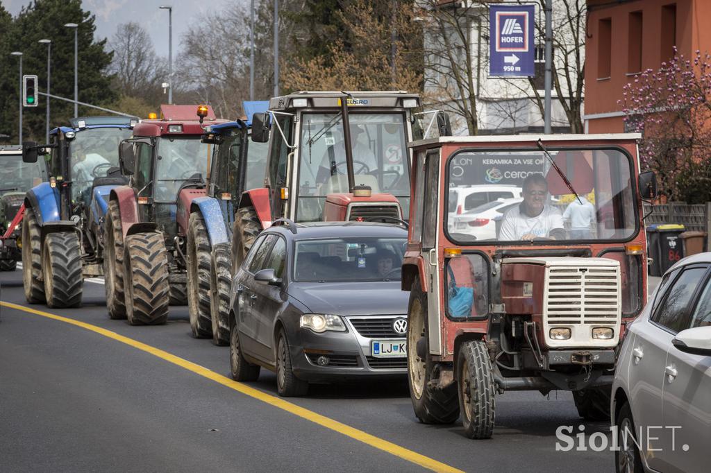 Protestni shod Sindikata kmetov Slovenije. Traktor, kmet, protest.