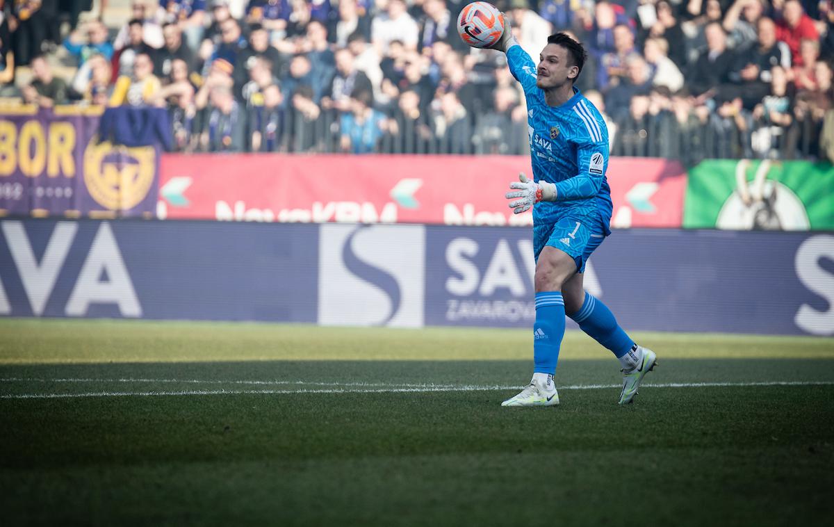 NK Maribor : NK Olimpija Ažbe Jug | Ažbe Jug ostaja v vratih NK Maribor.  | Foto Blaž Weindorfer/Sportida