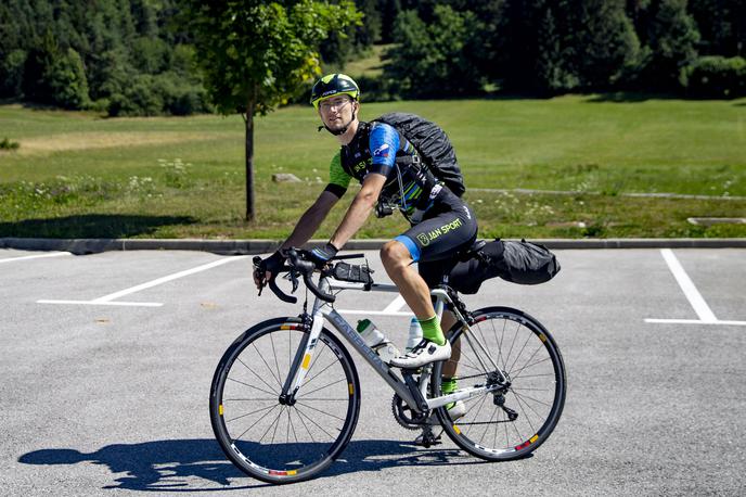 Matjaž Hribljan | En dobrodelni podvig, 13 dni, 212 občin, 2.576 kilometrov. | Foto Ana Kovač