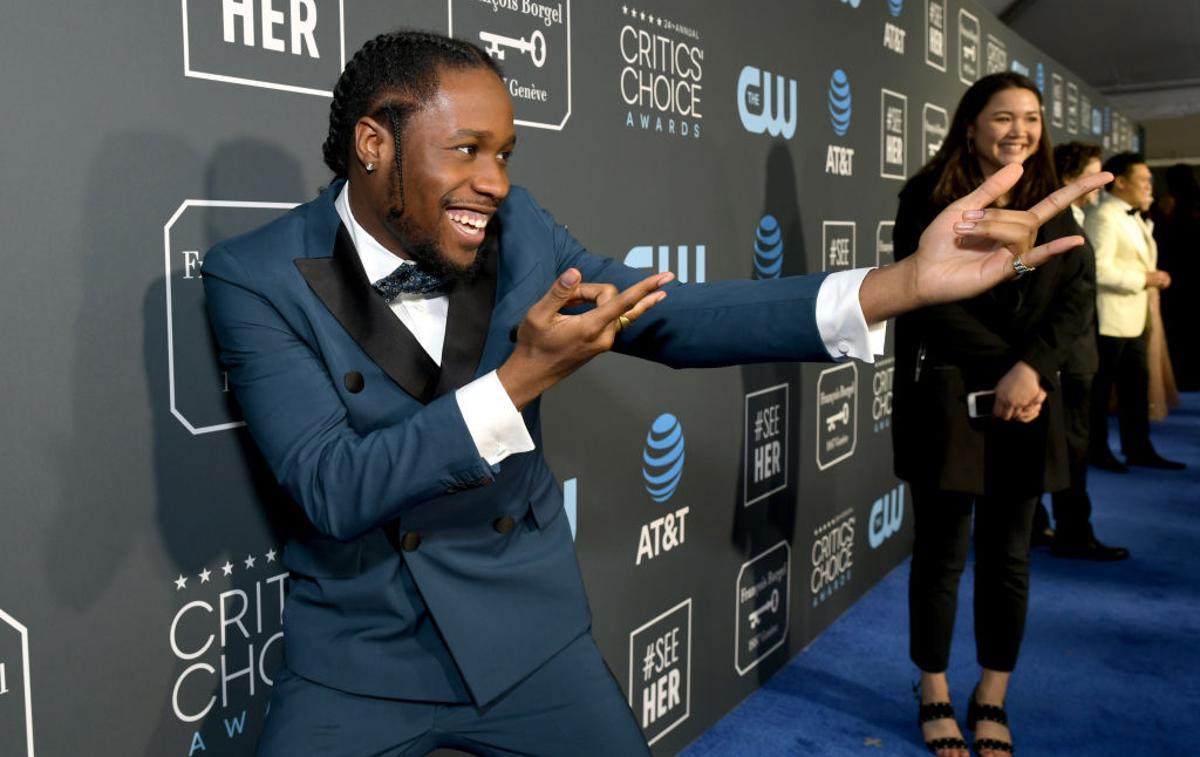 nagrade, rdeča preproga | Shameik Moore je bil eden od igralcev, ki so s toaleto poželi pohvale. | Foto Getty Images