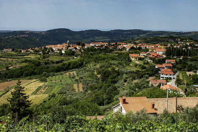 Šmarje nad Koprom | Šmarje je bilo izbrano kot ena od pilotnih vasi za projekte pametnih vasi. | Foto Ana Kovač