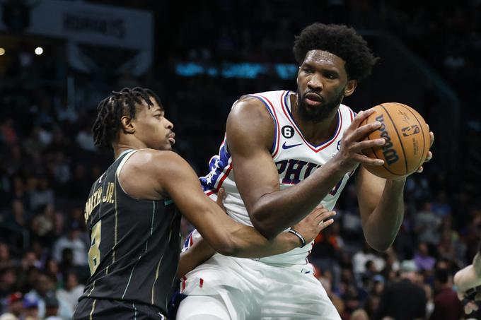 Joel Embiid je k sedmi zaporedni zmagi Philadelphie prispeval 38 točk. | Foto: Reuters