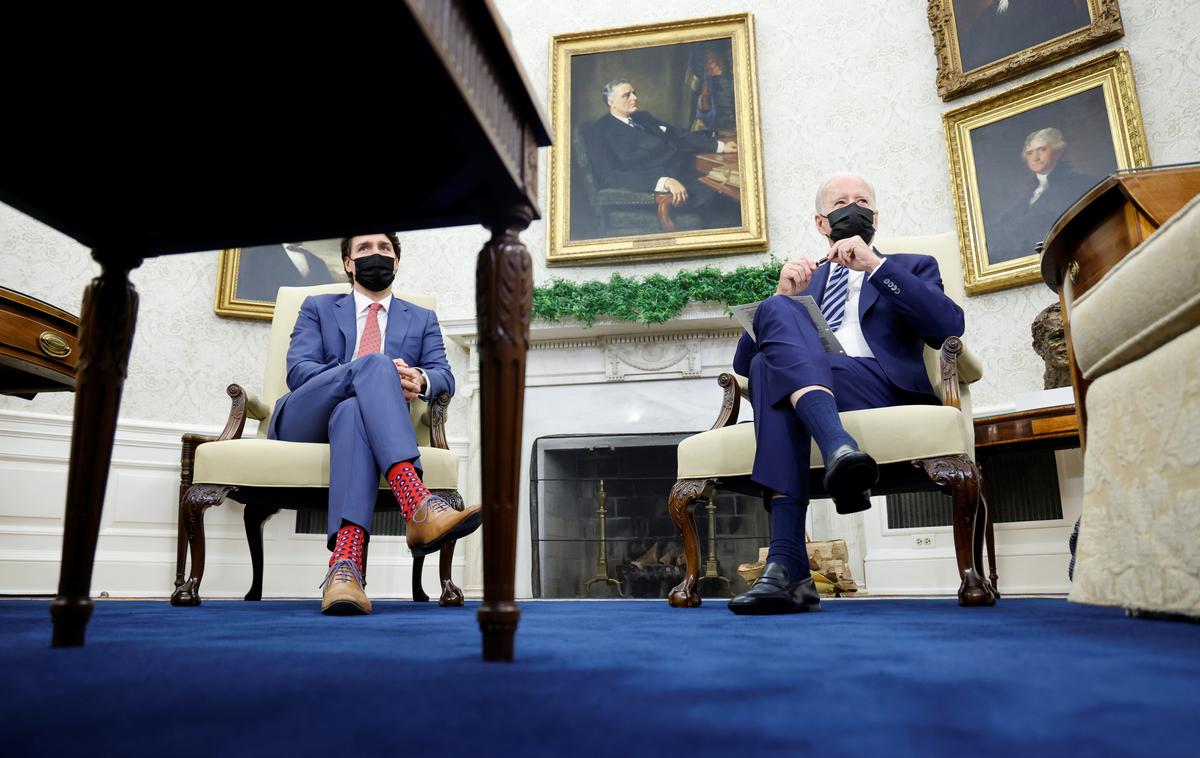 Joe Biden & Justin Trudeau | Joe Biden razmišlja o diplomatskem bojkotu OI. | Foto Reuters