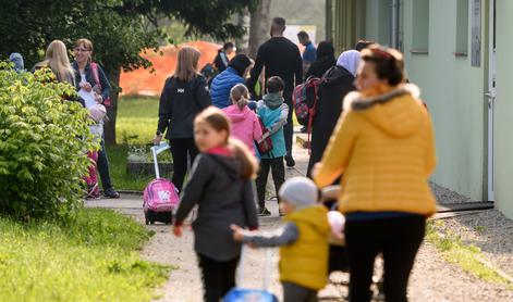 Starši brez PCT bodo ostali pred vrati vrtcev in šol. Skupnost vrtcev: To je nemogoče!