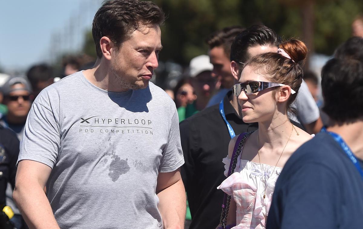 Musk in Grimes | Elon Musk in Grimes leta 2018, ko sta se začela videvati. V zvezi so se jima rodili trije otroci, dokončno sta se razšla leta 2023. | Foto Profimedia