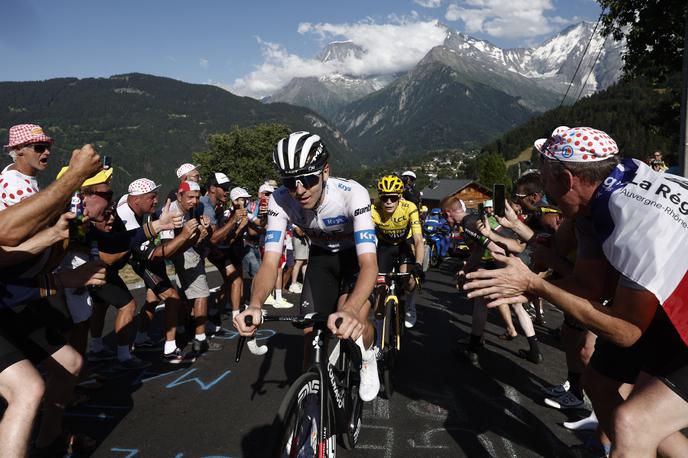 Tadej Pogačar, Jonas Vingegaard | Tudi po 15. etapi razlika med Jonasom Vingegaardom in Tadejem Pogačarjem ostaja deset sekund. | Foto Reuters