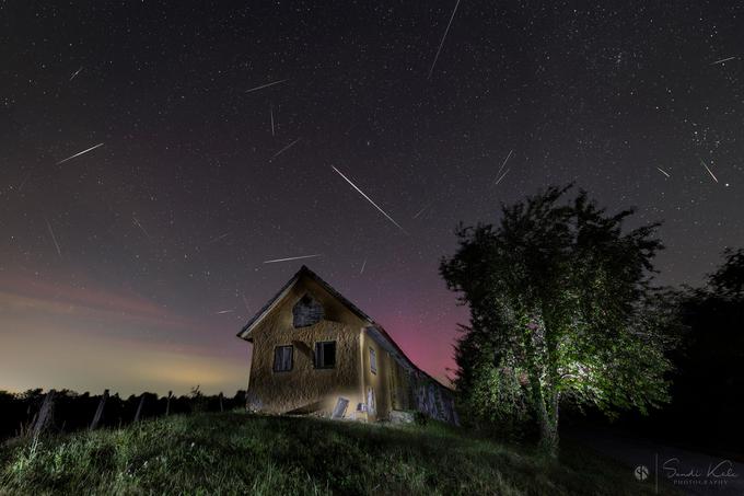 Kombinacija utrinkov in severnega sija pred nekaj dnevi. | Foto: Sandi Kelc Photography