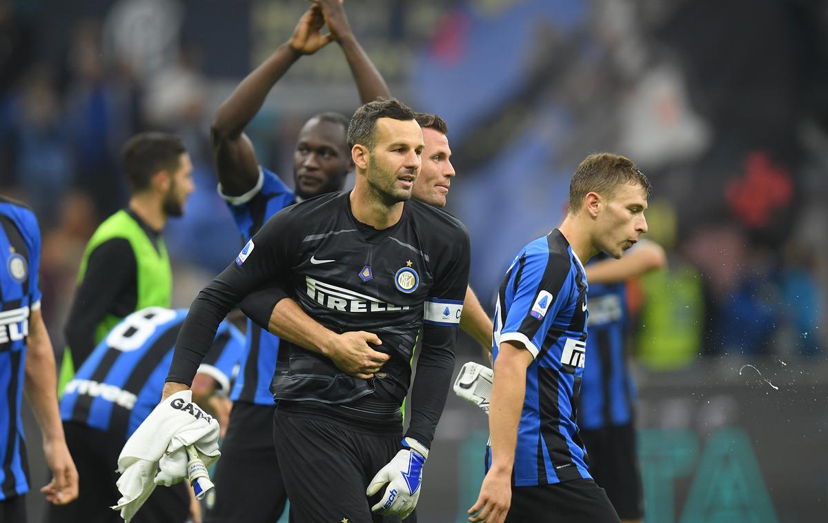 Samir Handanović | Samir Handanović z Interjem ni osvojil še nobene lovorike. Bi lahko uresničil željo v ligi Europa? | Foto Reuters