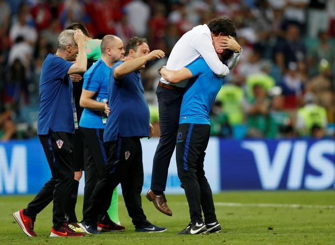 Veselje selektorja Zlatka Dalića, ki ga je po zmagi delil s sodelavci. | Foto: Reuters